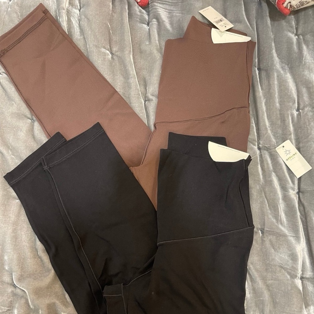 aerie off line real me brown 7/8 length leggings sm
black 3/4 cropped legging sm